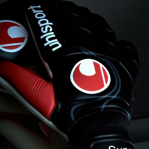 Luva De Goleiro uhlsport Super Dino - Preto e Vermelho